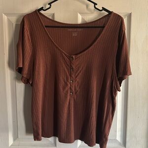 Semi cropped terracotta Henley top